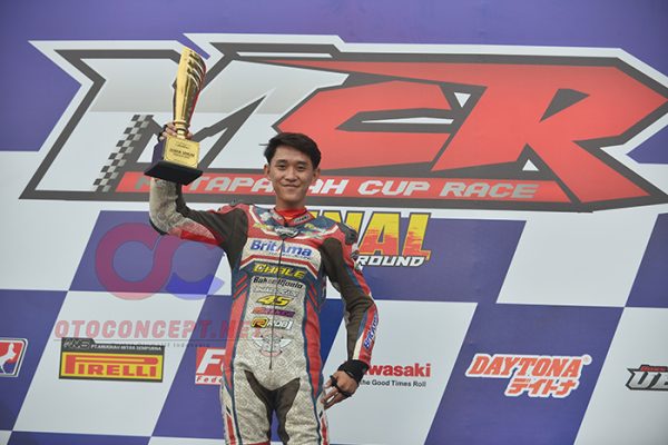 Farel Juara Umum Pemula MCR