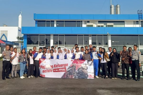 Sinergi Untuk Edukasi Berkendara Cari Aman, MPM Honda Jatim Ajak Duta Safety Riding Kunjungi Satpas. Duta Safety Riding