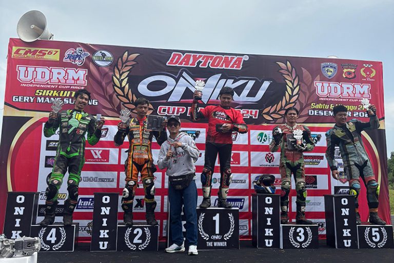 Totalkings Rangkul Komunitas