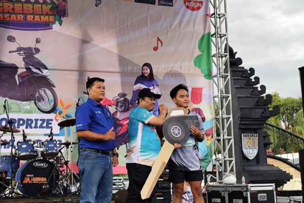 Tutup Kemeriahannya di Cilacap, Yamaha Grebek Pasar Rame Ajak Para Pelaku UMKM Full Gaspol Sambut 2025 Bersama Generasi 125 Yamaha Grebek Pasar yamaha