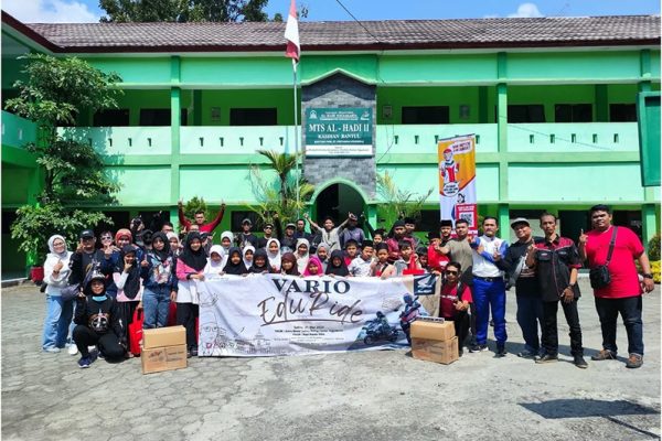 Bikers Honda Vario Tunjukkan Aksi Nyata Peduli Pendidikan dan Keselamatan Berkendara Sejak Usia Dini Vario Edu Ride